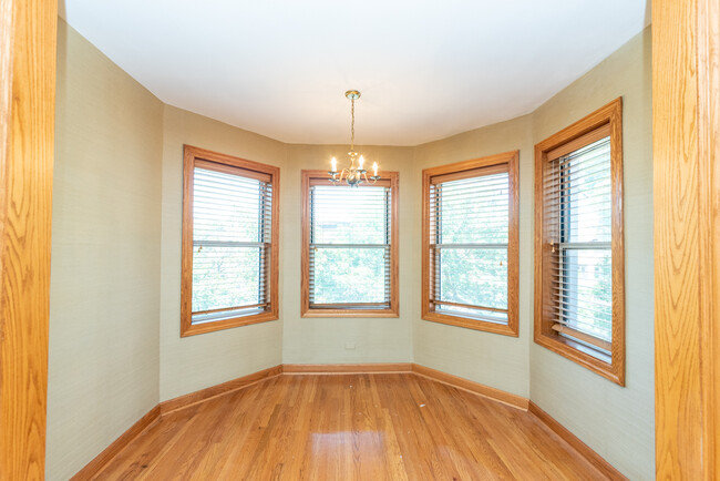 Massive 1300 sq ft 2 bed in Lakeview! - Massive 1300 sq ft 2 bed in Lakeview! Apartamento Unidad 3