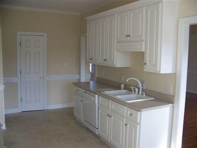 Photo - 3709 Stonehenge Ln W