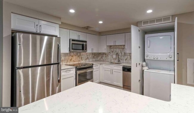 Building Photo - 1815 John F Kennedy Blvd Unit 611