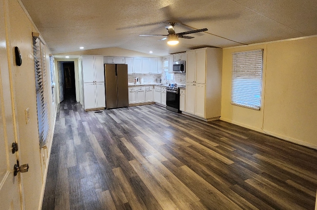 Photo - 125 Conestoga Tr