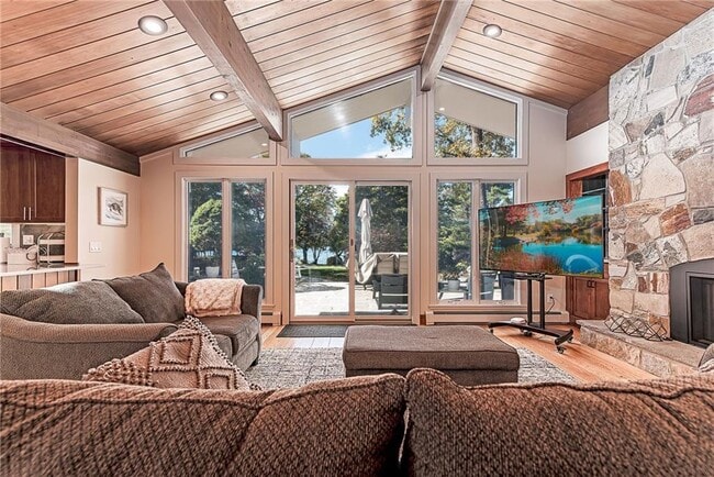 Building Photo - 14 Woodlake Dr