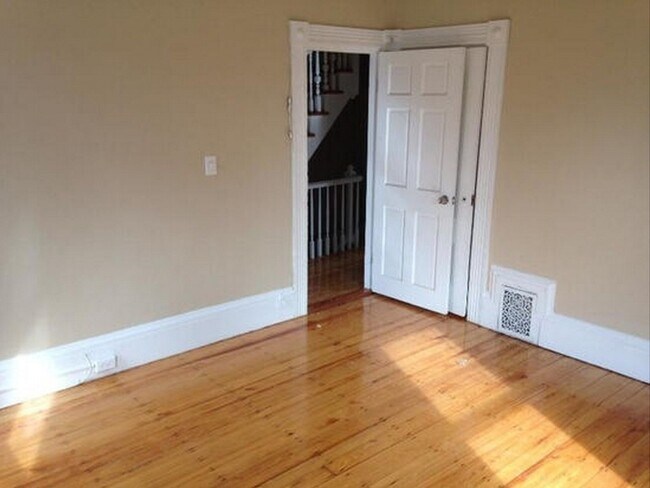 Photo - Spacious 8-Bedroom Townhouse in Allston – ...