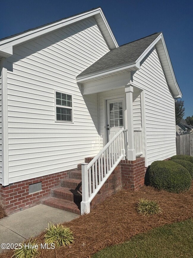 Photo - 2585 Forbes Ave