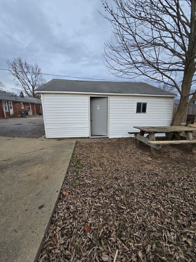 Photo - Three Bedroom Home Located in Warren Township near 10th and Franklin Rd