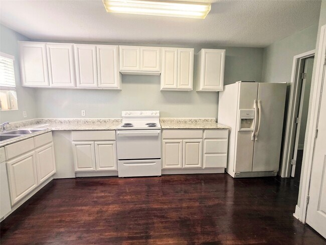 Photo - 1552 Lombardy St Unit 3