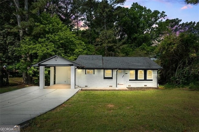 Building Photo - 2223 Columbia Dr