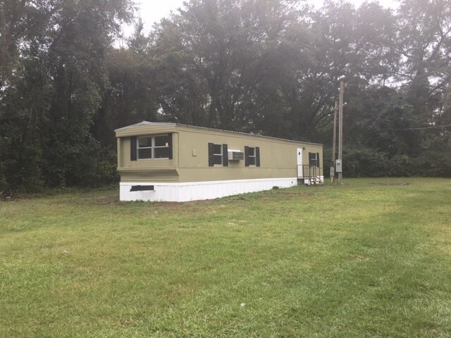 Mobile Home in North Lowndes County - Mobile Home in North Lowndes County