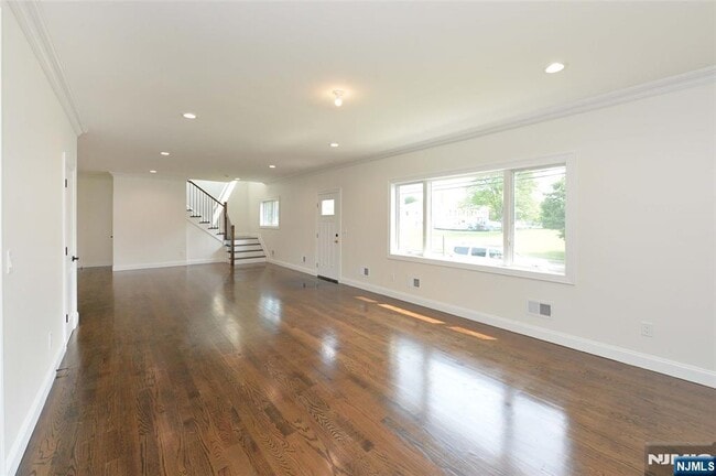 Photo - 610-10 River Dr