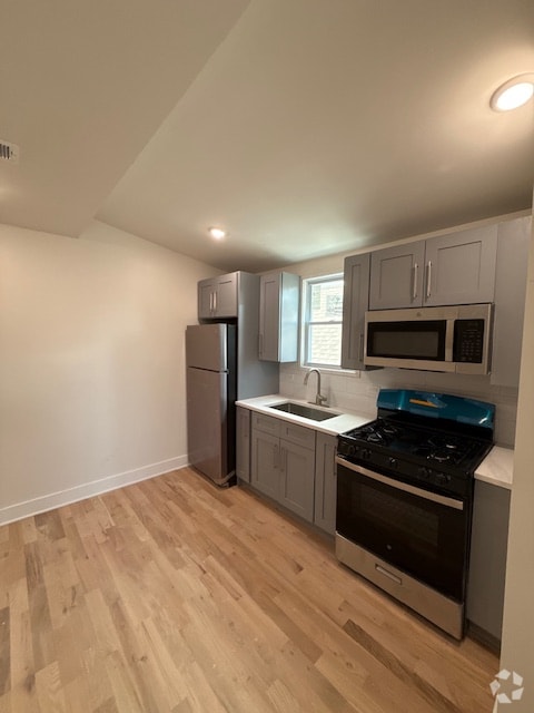 Building Photo - 2923 N Wisner Ave Rental