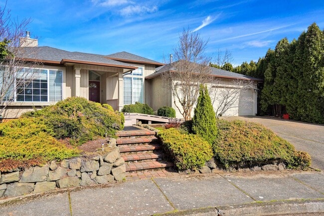 Photo - Spacious 3 bed, 2 bath with office (office can be used as 4th bedroom).