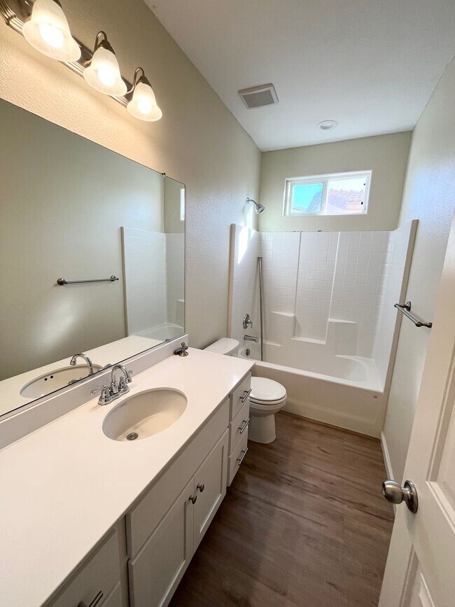 North Merced 2650 4 bed 2 bath with grea... House House Rental in