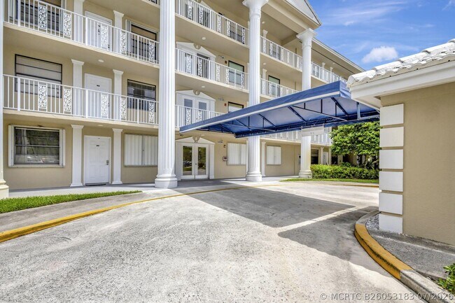 3521 Village Blvd Unidad 305