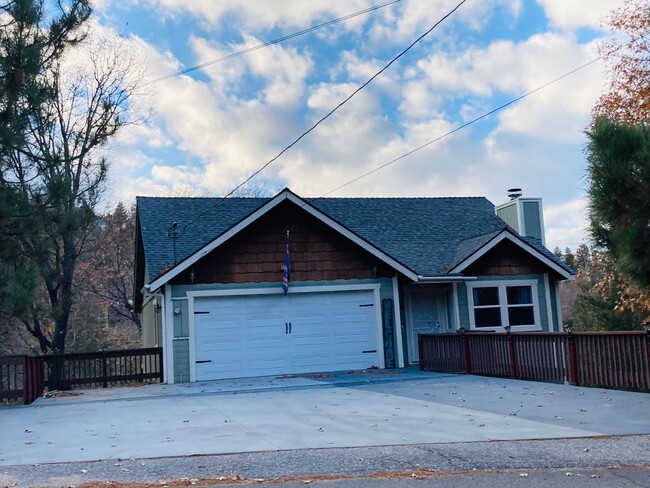 Building Photo - Amazing Chalet with Garage Rental