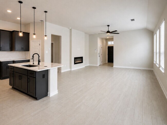 Photo - Beautiful 3 Bedroom Home + Study in Paramount