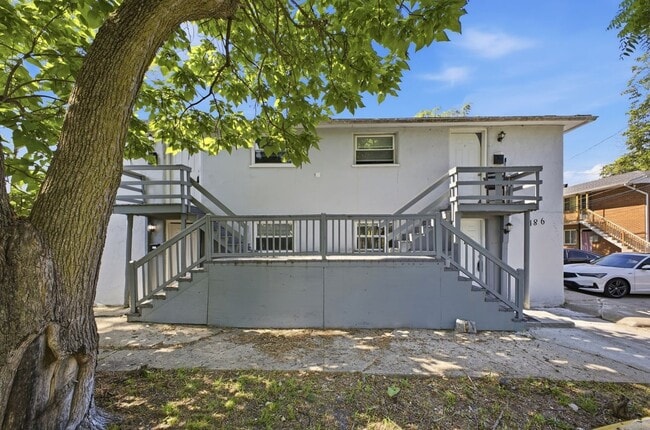 Building Photo - 486 Hanley St