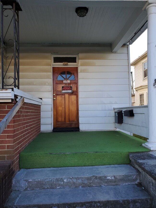 Building Photo - 701 W King St Unit A