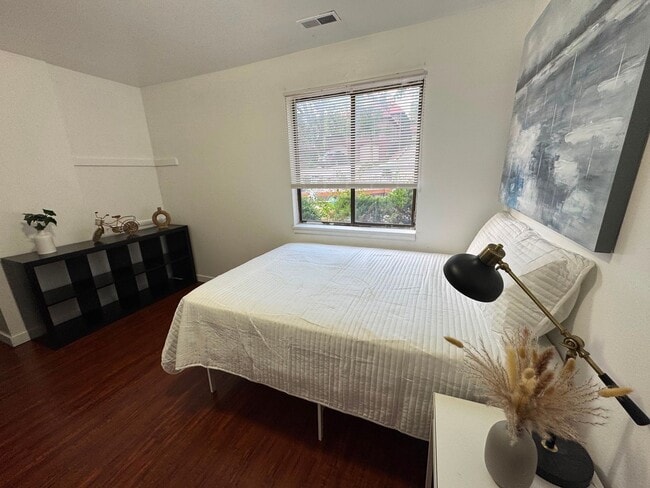 Building Photo - Spacious Private Furnished Room Downtown Salt Lake Amazing location Unit 8 - 8B