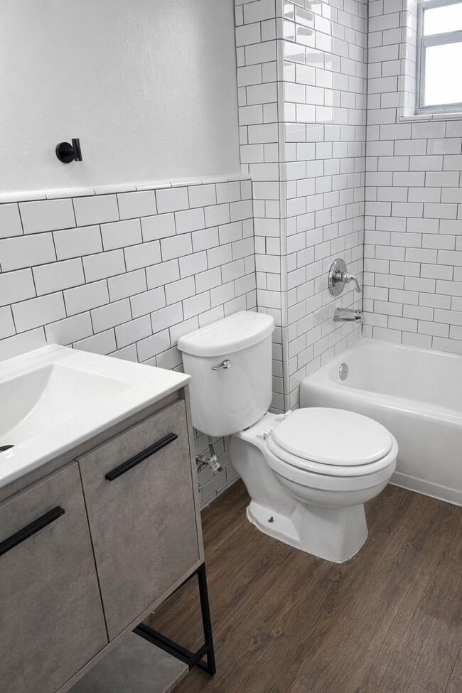 Photo - 980 NE 169th St