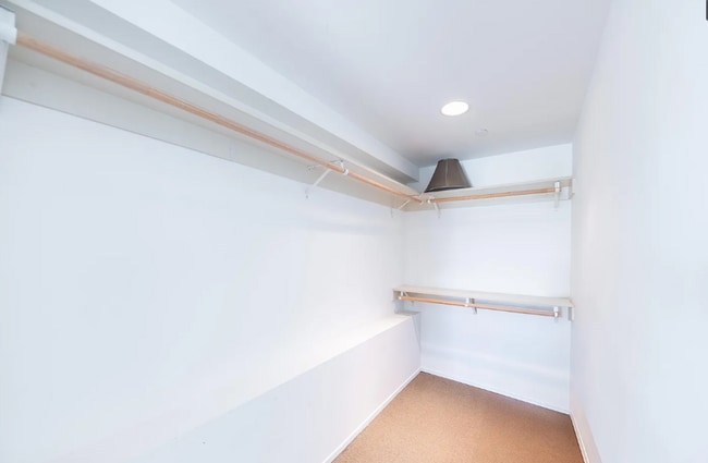 Building Photo - Cozy 2 bedroom in downtown Reno Area! Rental