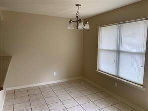 Photo - 504 Perryl Ln