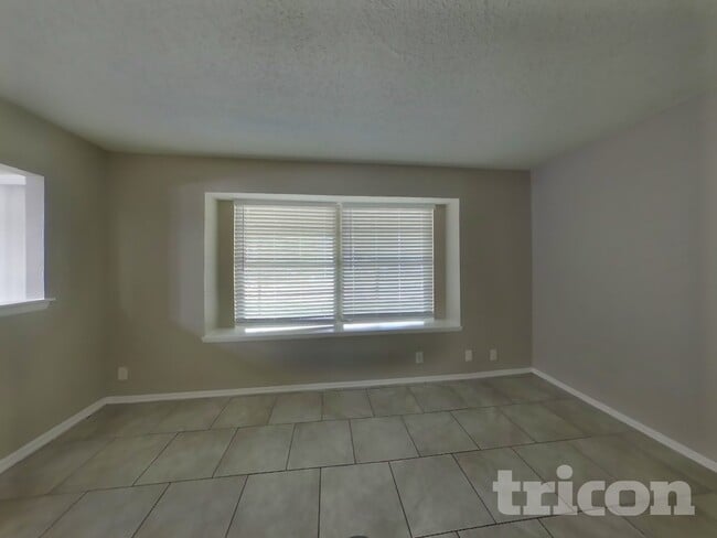 Photo - 5015 Walt Schirra St