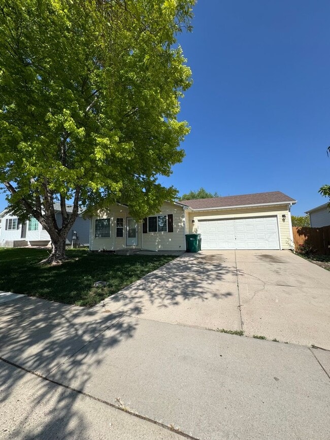 Beautiful 4 bedroom house avail 6/12 - Beautiful 4 bedroom house avail 6/12