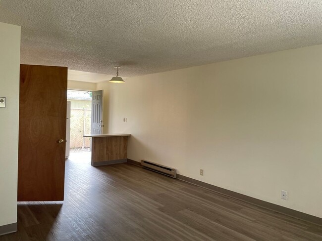 Photo - Very Nice 2 Bed / 2 Bath Townhome - Brand New Flooring and Fresh Paint