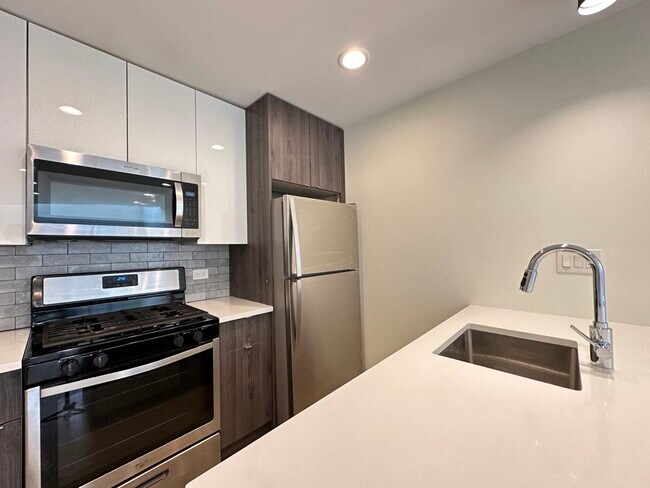 843 W Grace St Unit 102i