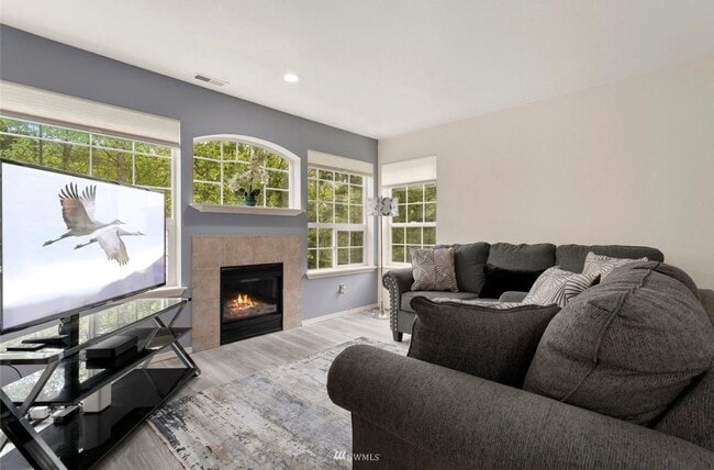 Photo - Federal Way Townhome Condo- 2 bedroom 2.5 bathroom, 1 car garage - Available NOW!