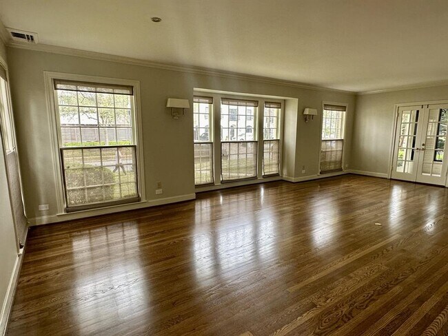 Photo - 3445 Locke Ln