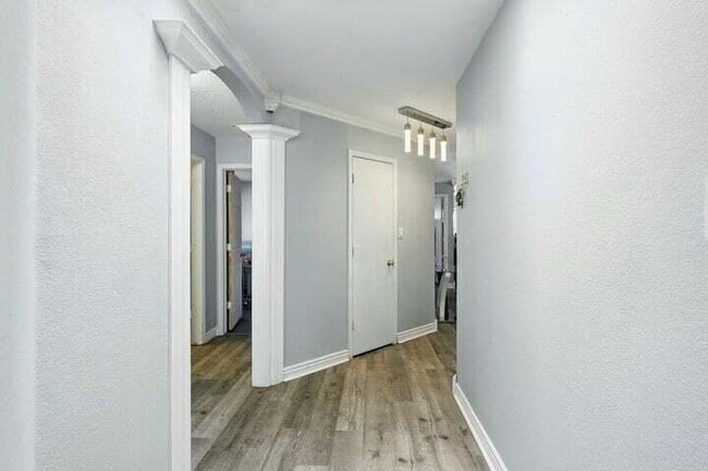 Photo - 404 Lindsay Pl SW