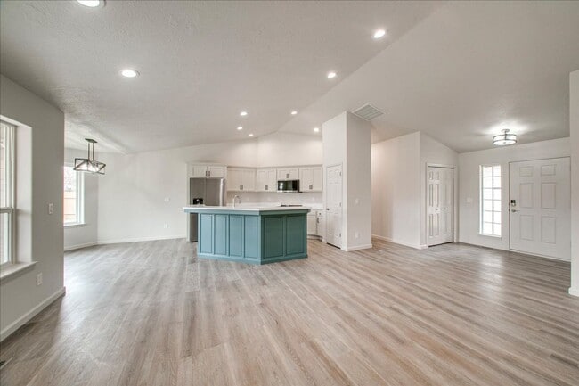 Photo - Beautifully Remodeled Home in Northwest Meridian