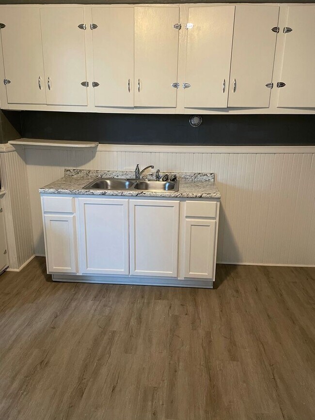 Photo - 917-919 W 7th St Unit 919 W 7th St - 1st Floor