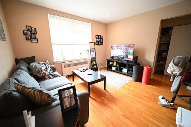 Building Photo - 140 Beaconsfield Rd Unit 3