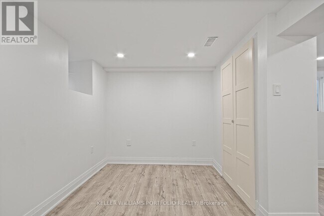 Photo - 35 Humberside Ave