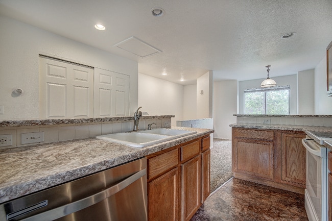Photo - 60 Spyglass Ln