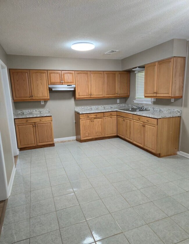 Photo - 4 Success is now offering this spacious 3 ...