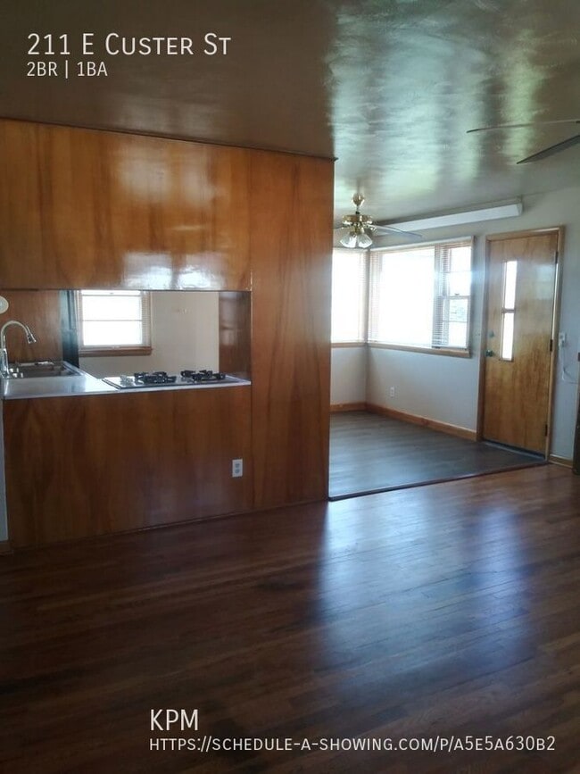 Photo - 211 E Custer St
