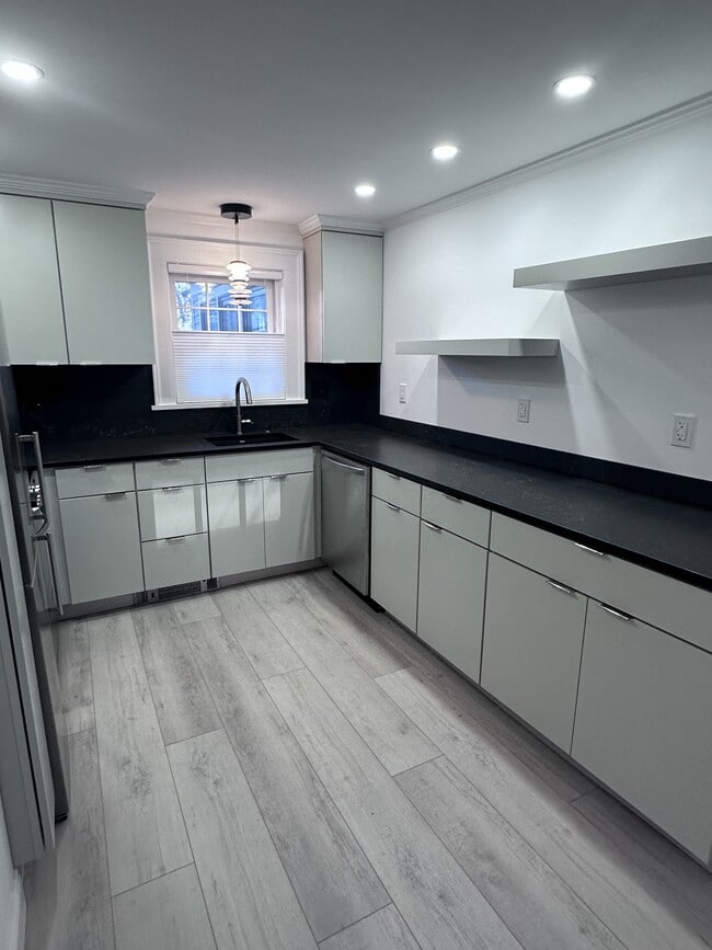 5 E Center St