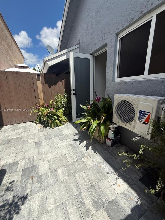Photo - 531 SW 89th Ct Unit Side