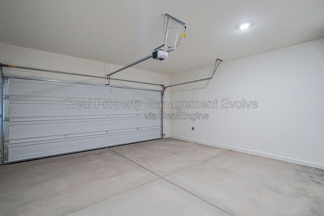 Building Photo - 6512 W Magdalena Ln