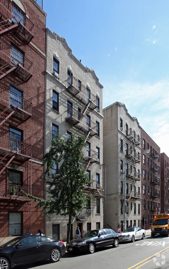 Photo - 3044 Kingsbridge Ave