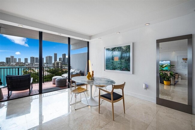 Photo - 1000 Venetian Way Unidad 1108