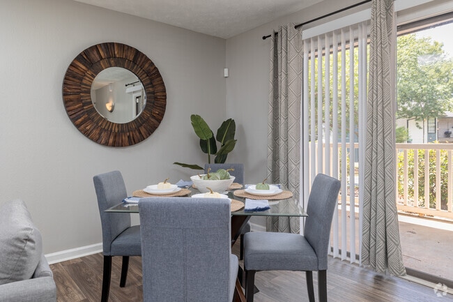 2BR, 2BA - 1,060SF - Dining Area