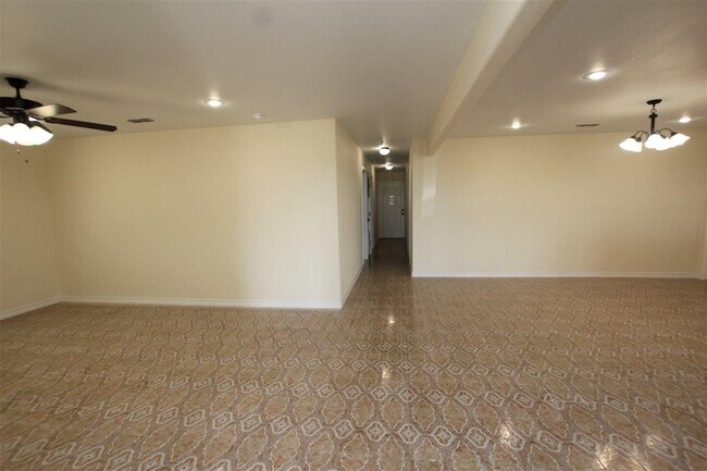 Photo - 4605 S Zapata Hwy