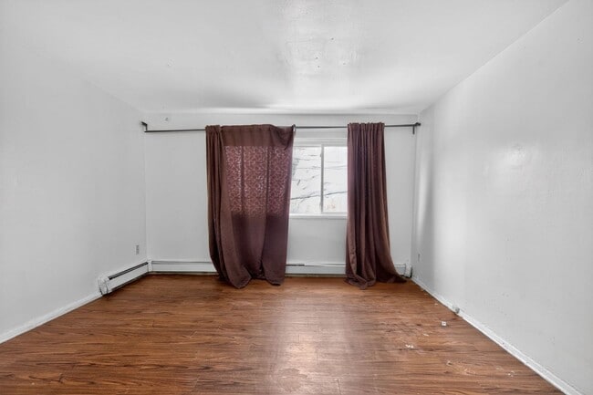 Photo - 1102 E 233rd St