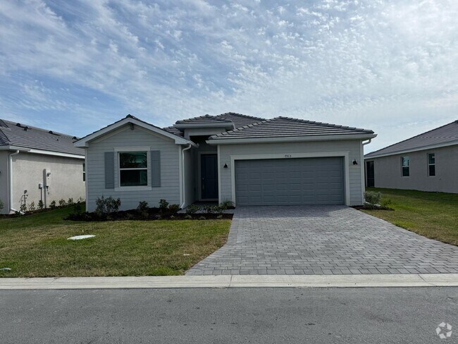 Building Photo - 7913 Lakes Edge Ln Rental