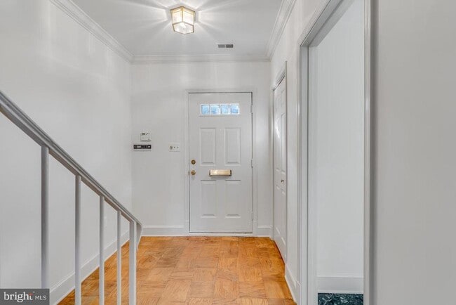 Photo - 3265 Sutton Pl NW