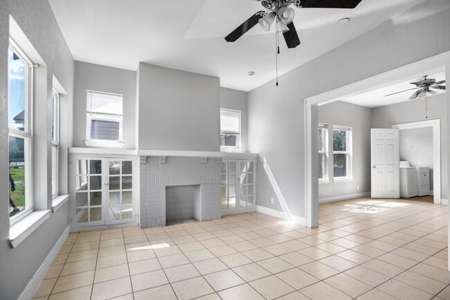 Photo - Available Now! Charming 2 Bed / 2 Bath Craftsman Home Near Downtown Waco