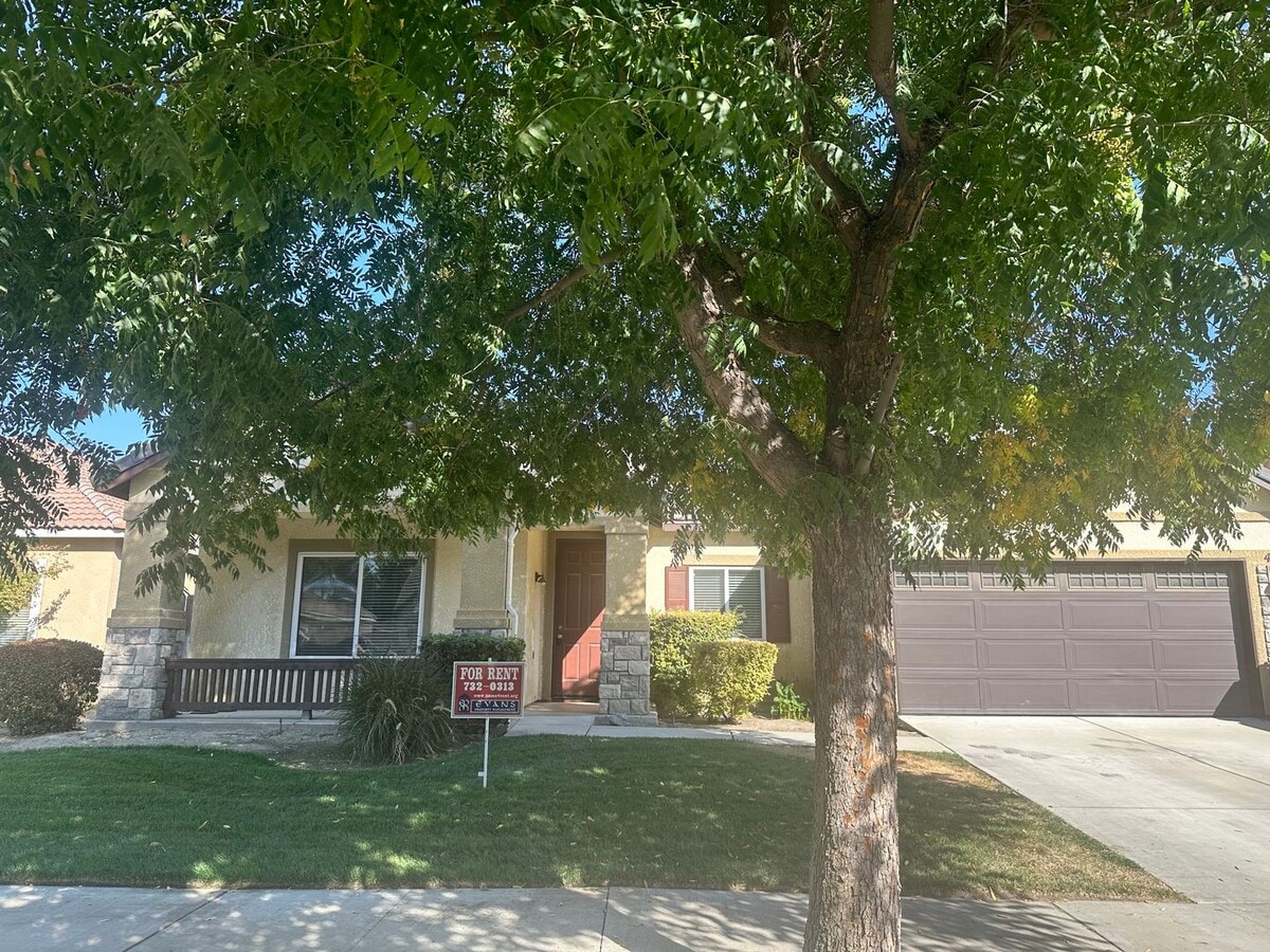 Spacious house in a well established neighborhood close to shopping and restaurants! - Spacious house in a well established neighborhood close to shopping and restaurants!